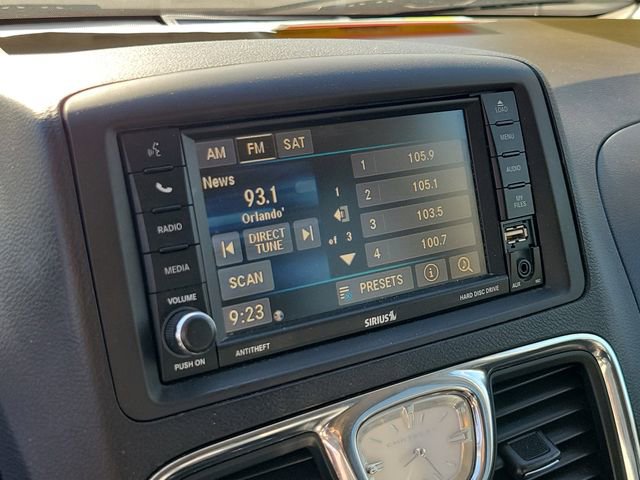 Used 2016 Chrysler Town & Country Touring FWD image 27