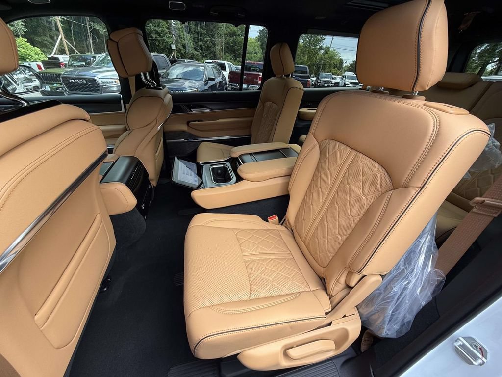 New 2026 Jeep Grand Wagoneer L Summit AWD/4WD image 12