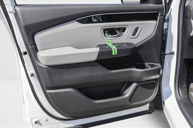 New 2025 Honda Pilot Touring image 12