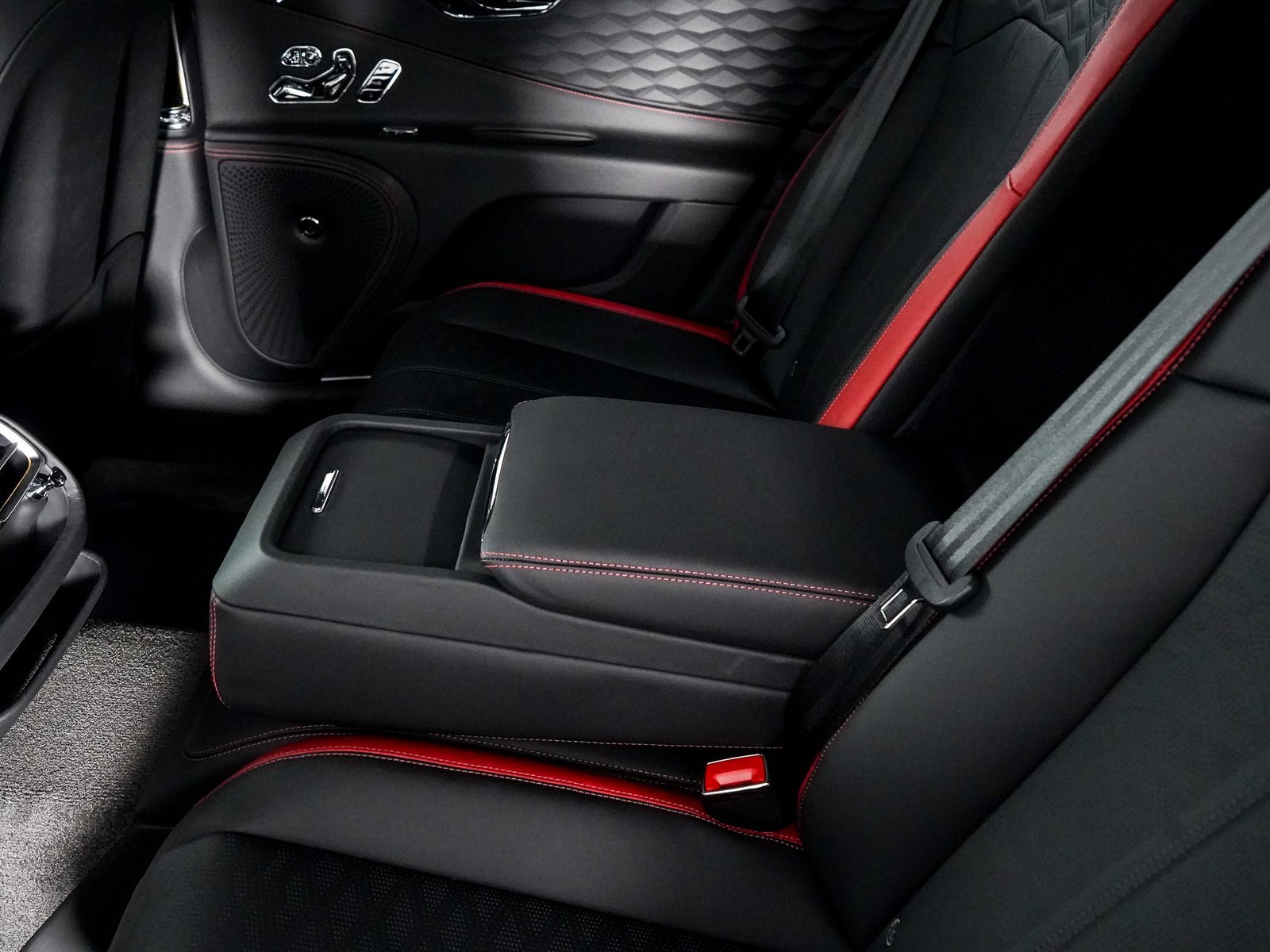 Certified 2025 Bentley Flying Spur Plug-In Hybrid image 26