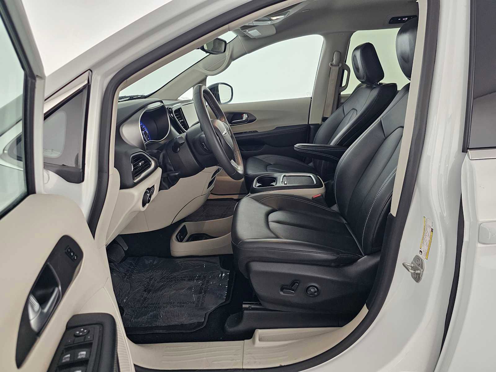 Used 2024 Chrysler Pacifica Touring-L image 20