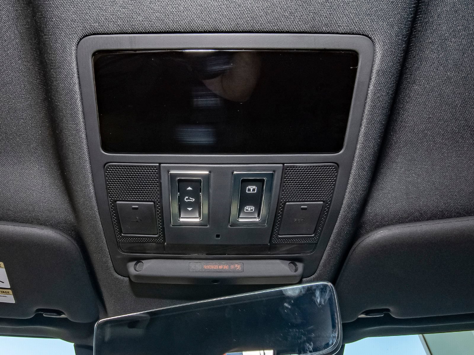 New 2026 Land Rover Defender 110 X-Dynamic SE AWD/4WD image 17