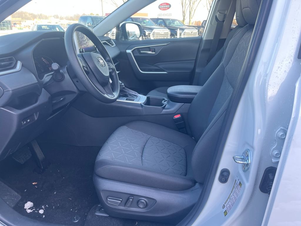 New 2025 Toyota RAV4 XLE image 10
