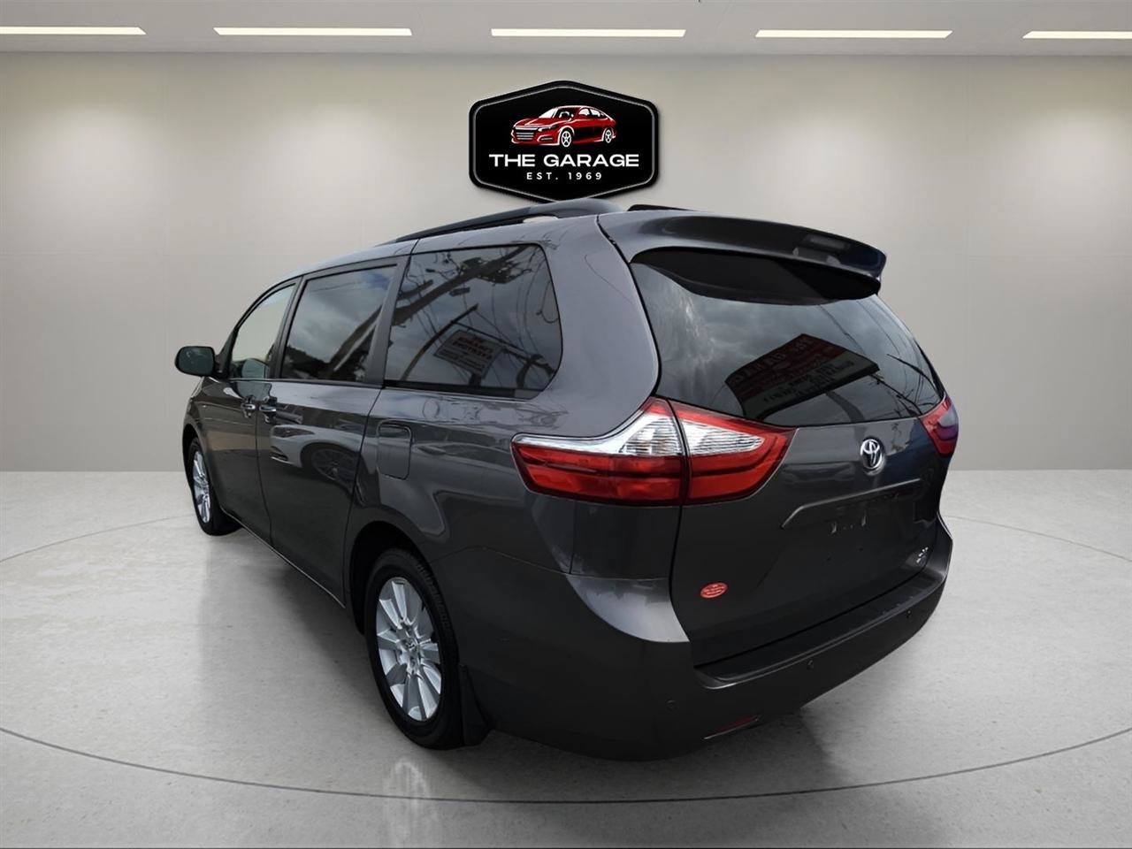 Used 2017 Toyota Sienna XLE w/ XLE Navigation Package AWD/4WD image 4