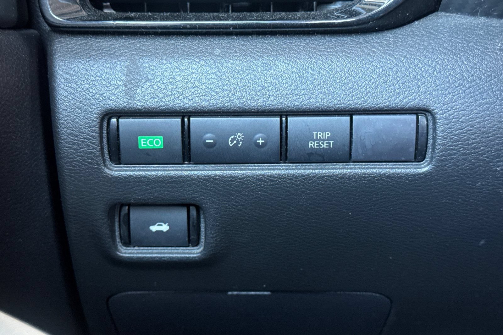 Used 2023 Nissan Sentra SR w/ Midnight Edition Package FWD image 39