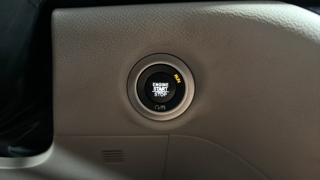 Used 2018 Chrysler Pacifica Touring-L FWD image 23