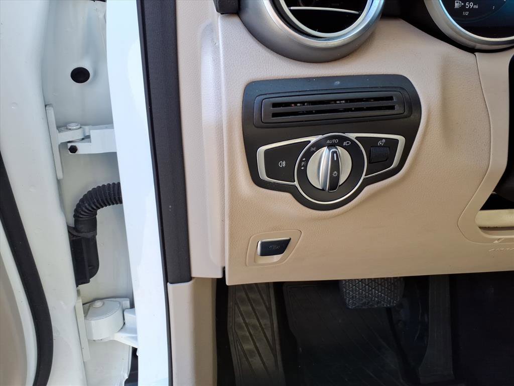 Used 2020 Mercedes-Benz GLC 300 4MATIC image 11