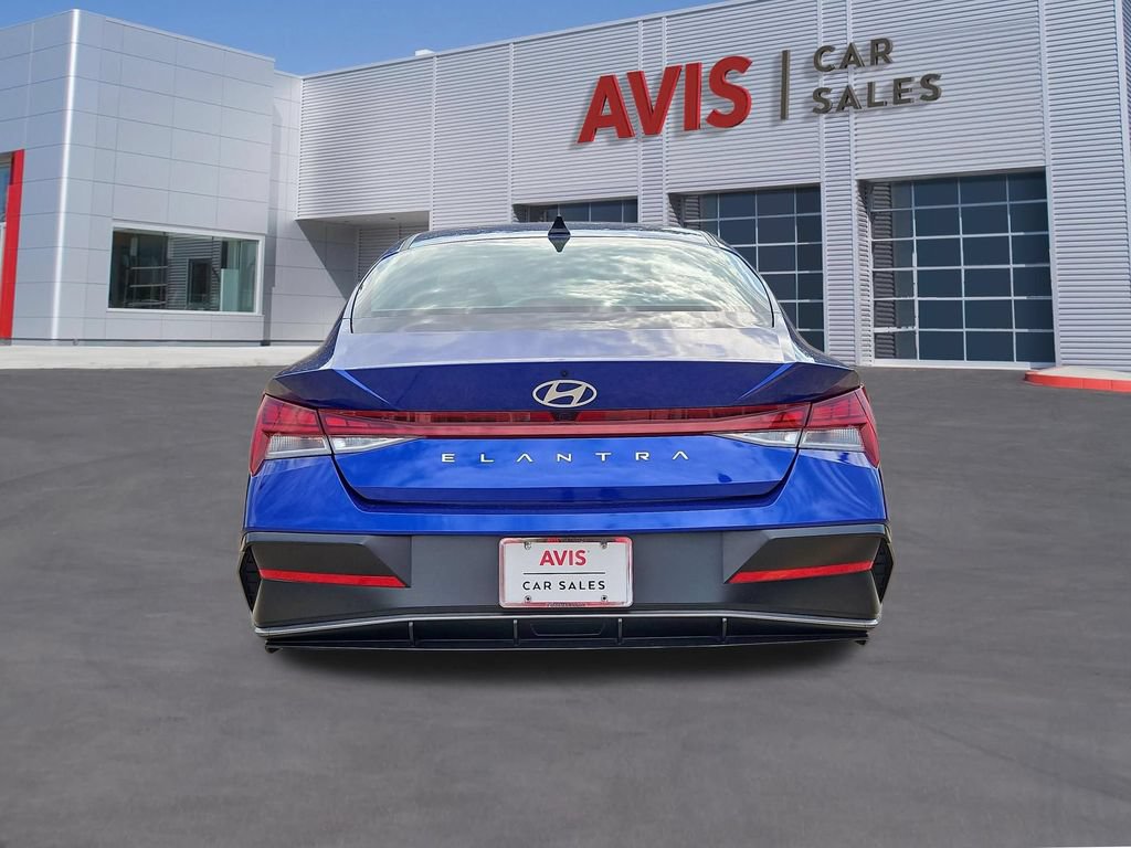 Used 2025 Hyundai Elantra SEL FWD image 7