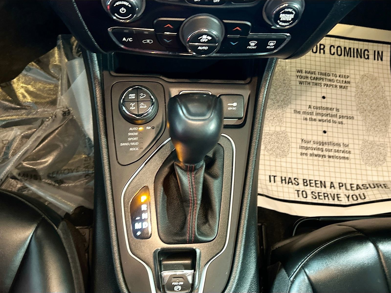 Used 2022 Jeep Cherokee Trailhawk w/ Comfort/Convenience Group image 16