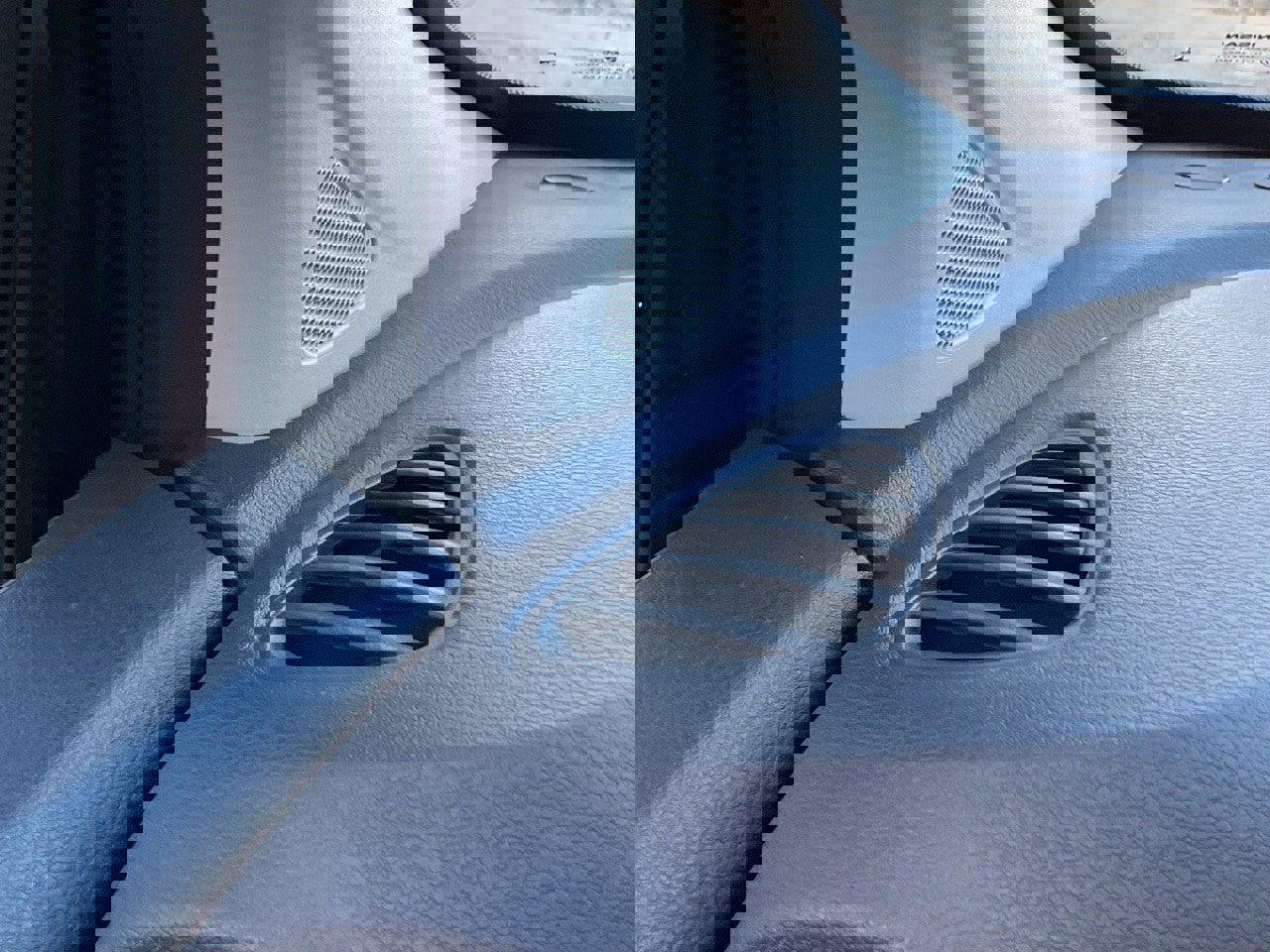 New 2025 Nissan Versa SR w/ Trunk Package image 23