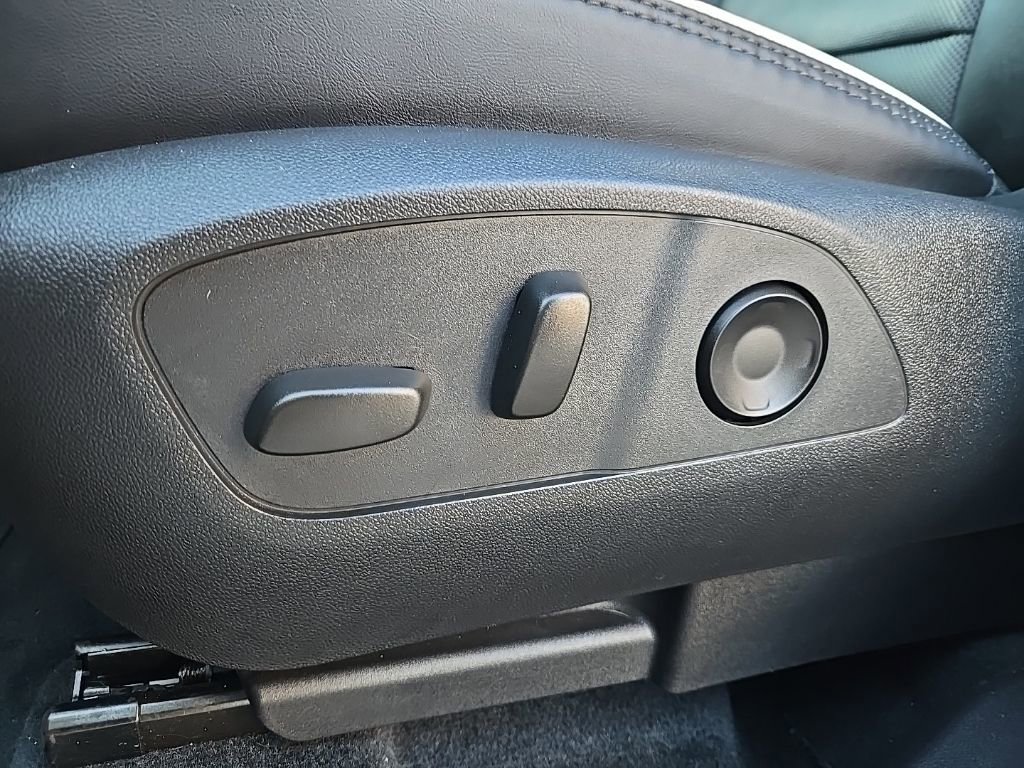 Used 2024 GMC Acadia Denali w/ Super Cruise Package image 12