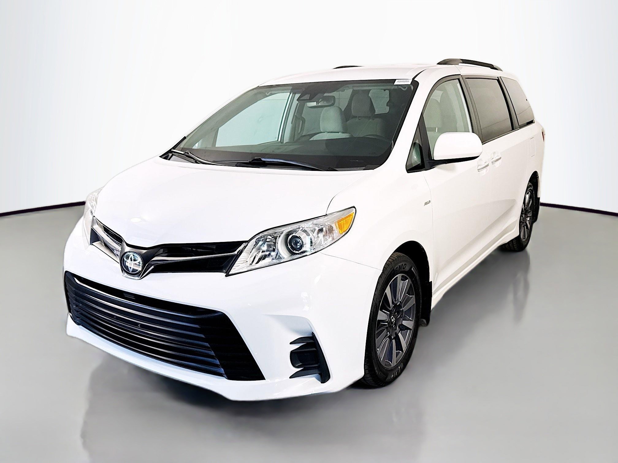 Used 2020 Toyota Sienna LE w/ LE Preferred Package AWD/4WD image 4