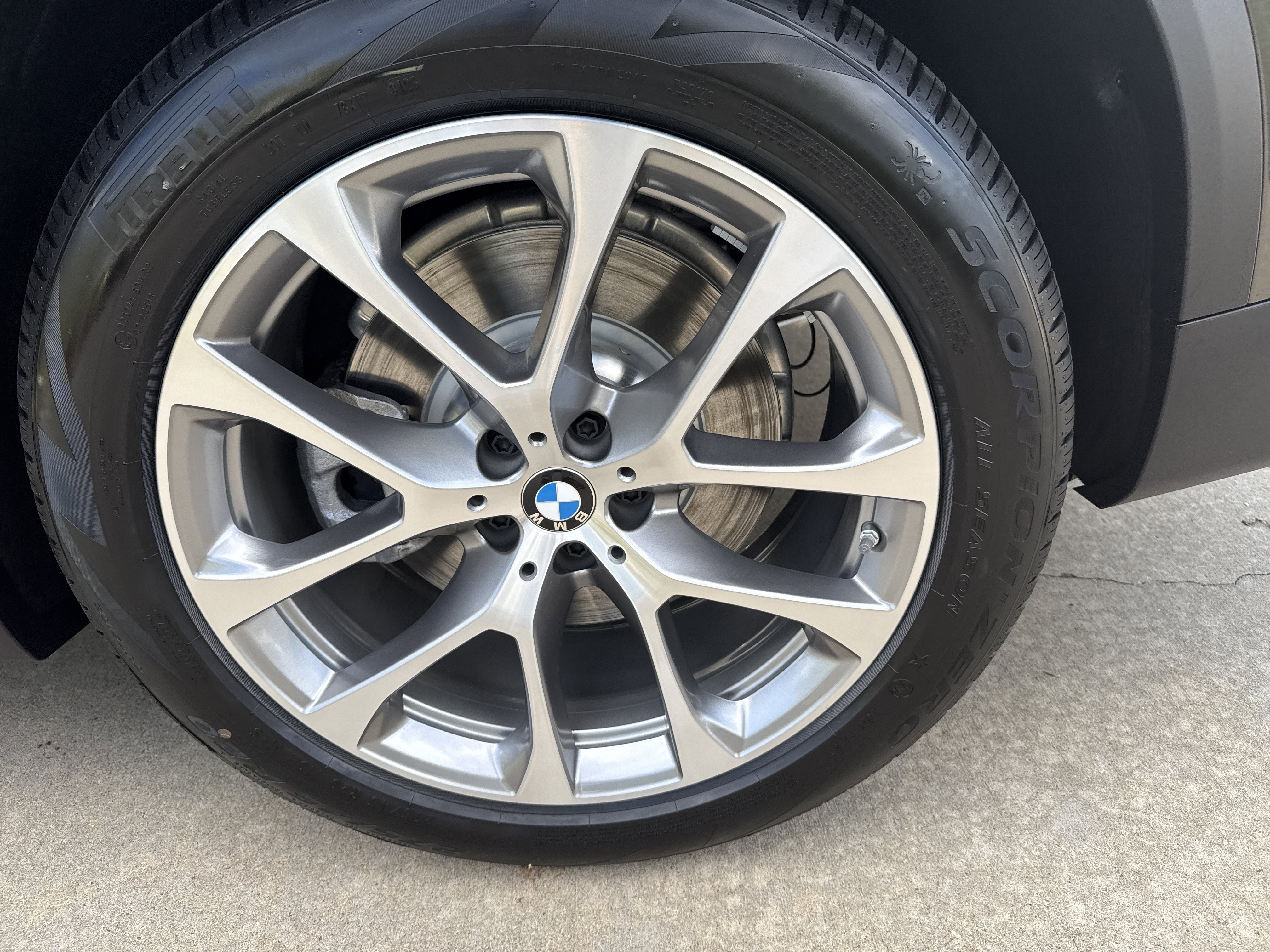 New 2026 BMW X5 xDrive50e w/ Climate Comfort Package image 30