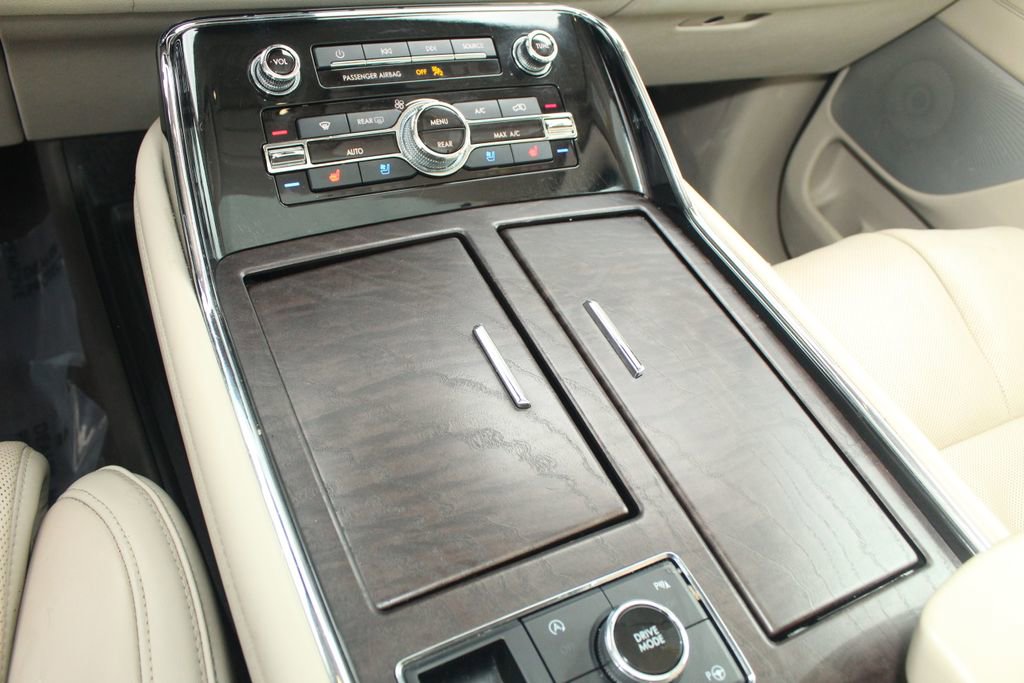 Used 2019 Lincoln Navigator Reserve w/ Cargo Package AWD/4WD image 16