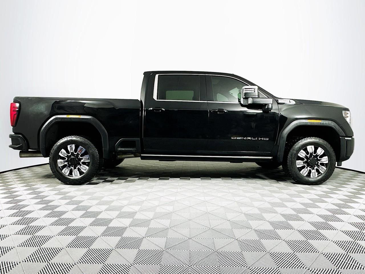 Used 2024 GMC Sierra 3500 Denali w/ Denali Reserve Package image 7