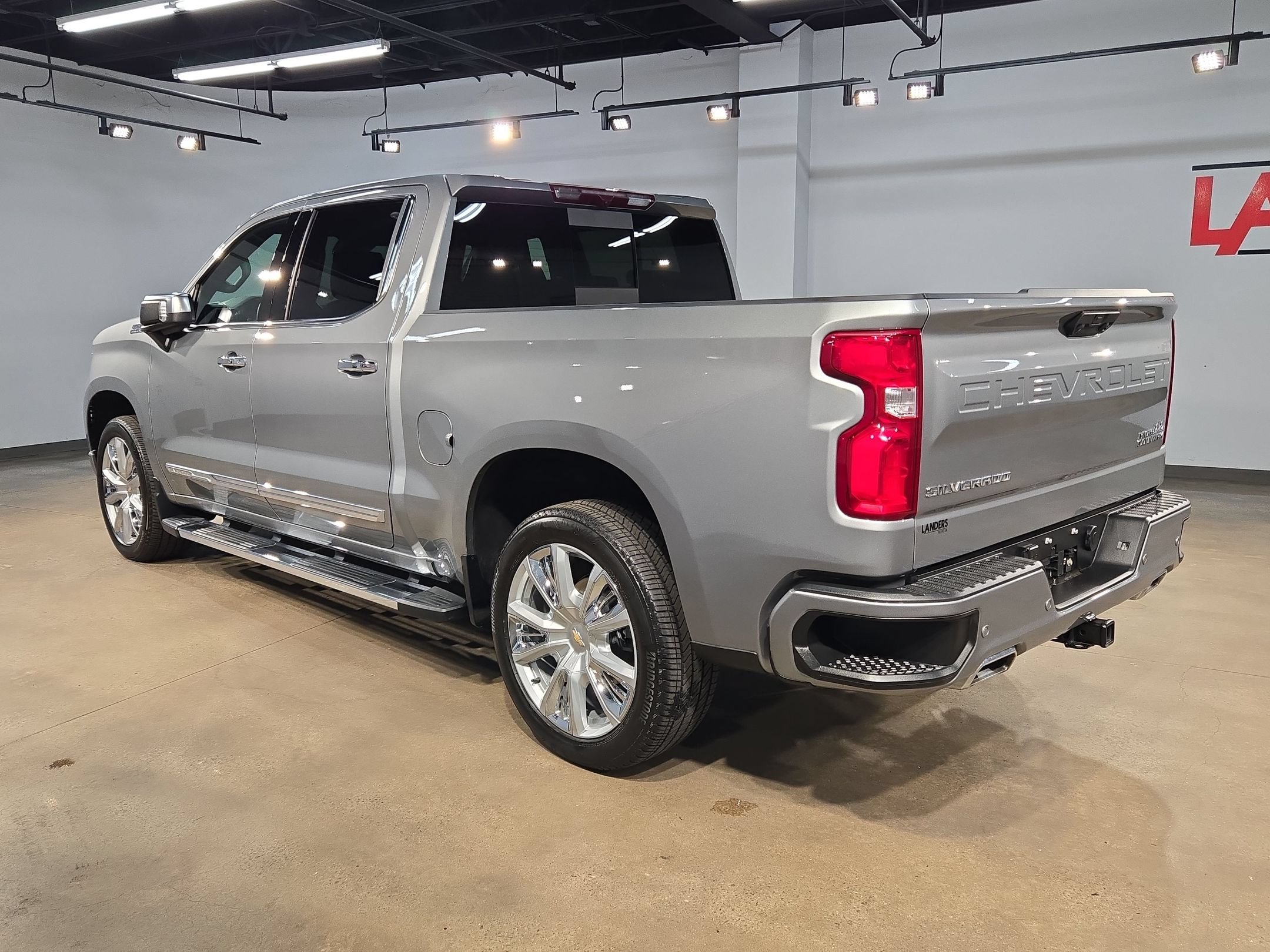 Used 2024 Chevrolet Silverado 1500 High Country w/ High Country Premium Package AWD/4WD image 5