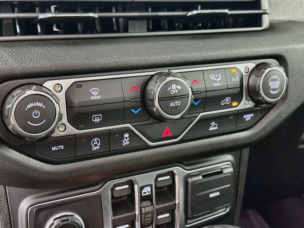 Certified 2026 Jeep Gladiator Sport AWD/4WD image 25