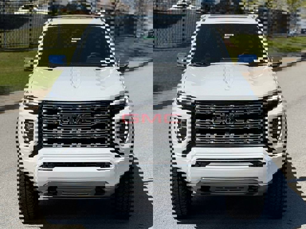 New 2026 GMC Canyon Denali image 9