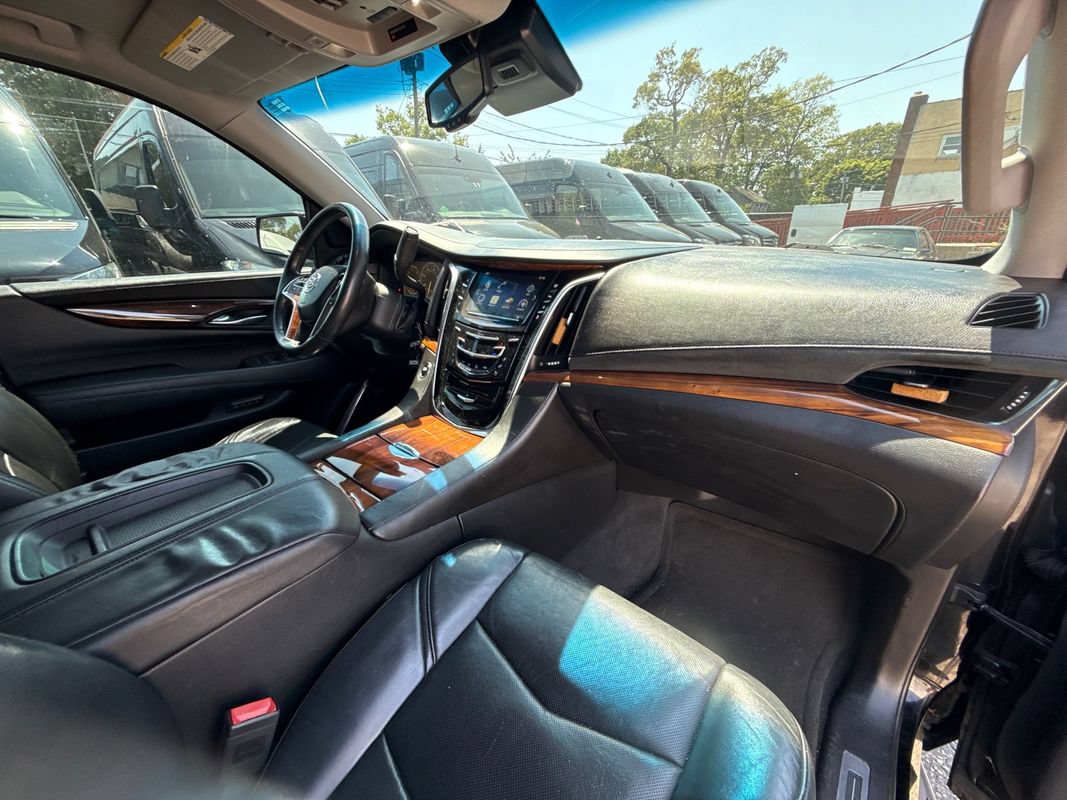Used 2015 Cadillac Escalade Luxury AWD/4WD image 19
