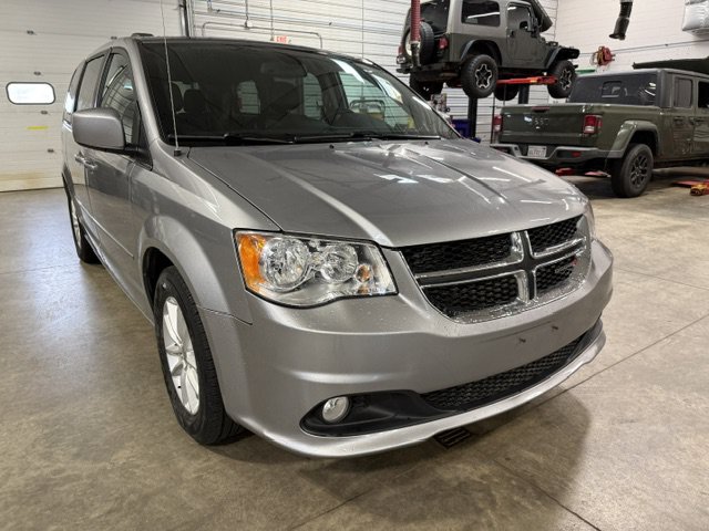 Used 2019 Dodge Grand Caravan SXT FWD image 1