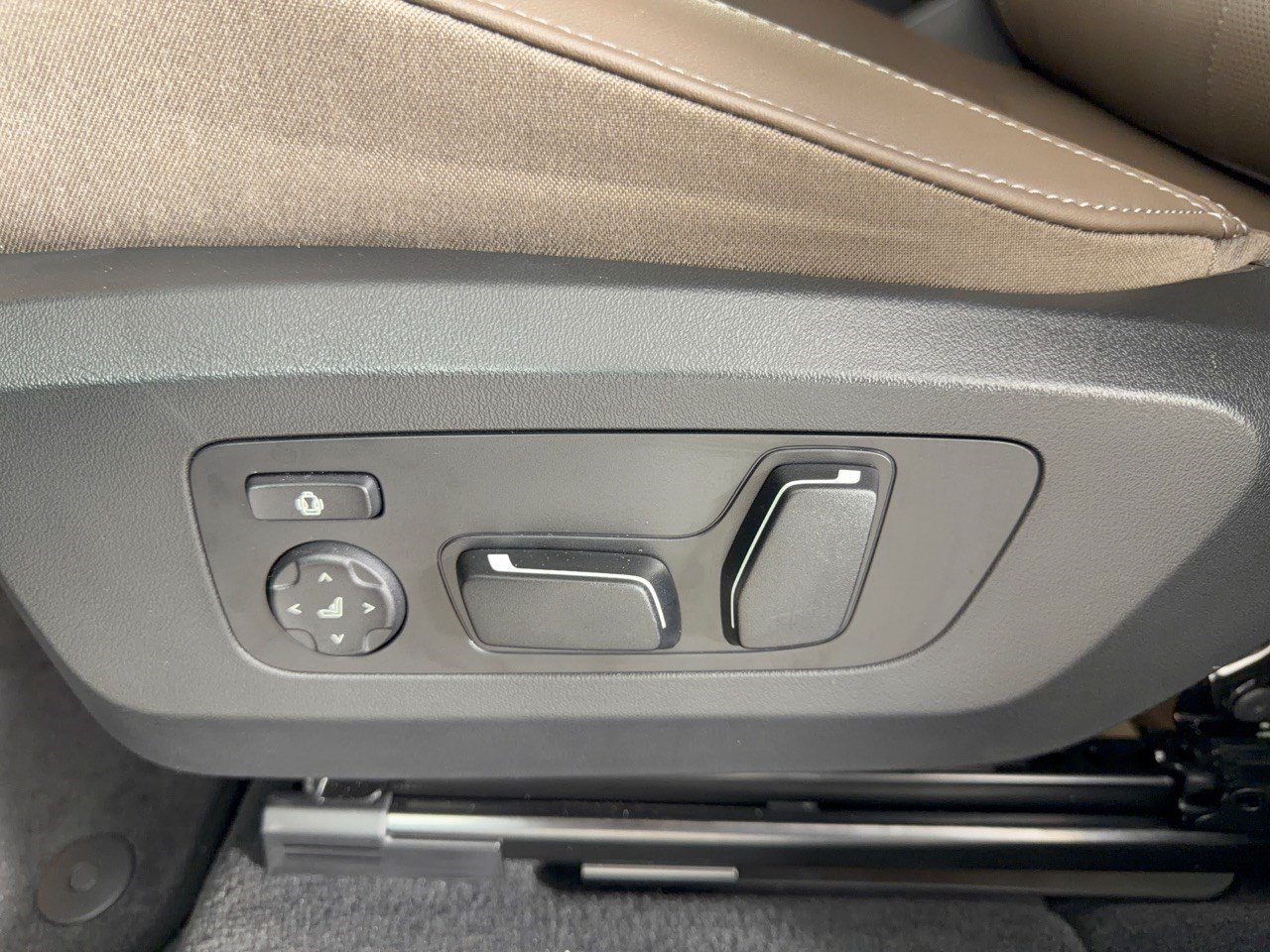 Certified 2025 BMW X3 xDrive30i w/ Premium Package AWD/4WD image 16