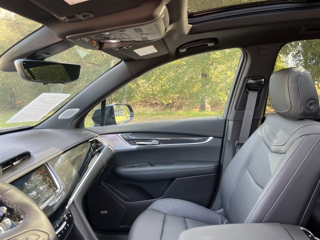 Used 2024 Cadillac XT6 Sport w/ Technology Package image 18