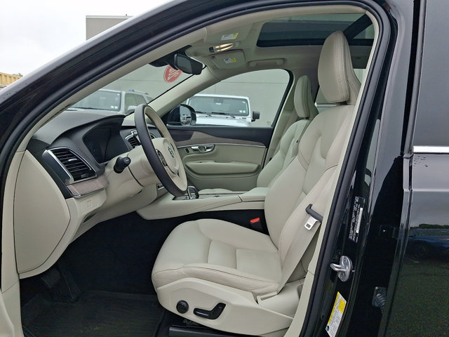 Used 2024 Volvo XC90 B5 Plus w/ Protection Package Premier AWD/4WD image 13