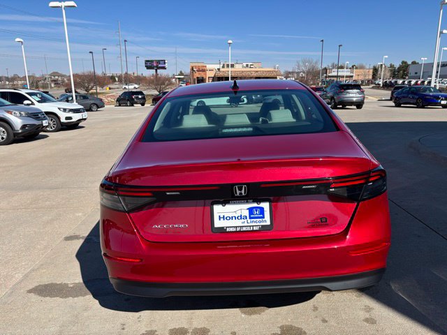 Certified 2025 Honda Accord SE image 6