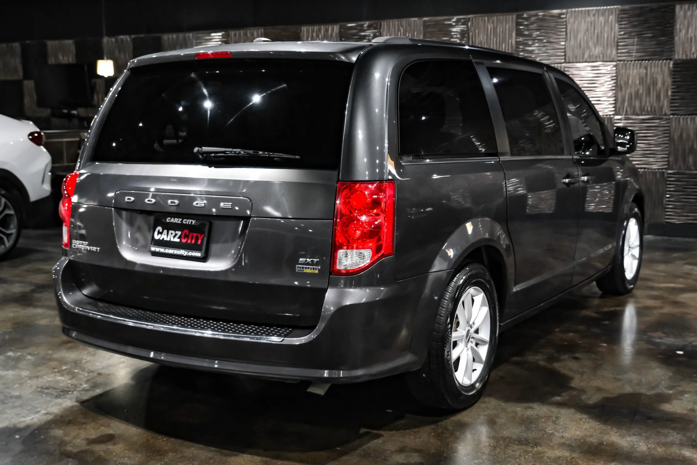Used 2018 Dodge Grand Caravan SXT FWD image 7