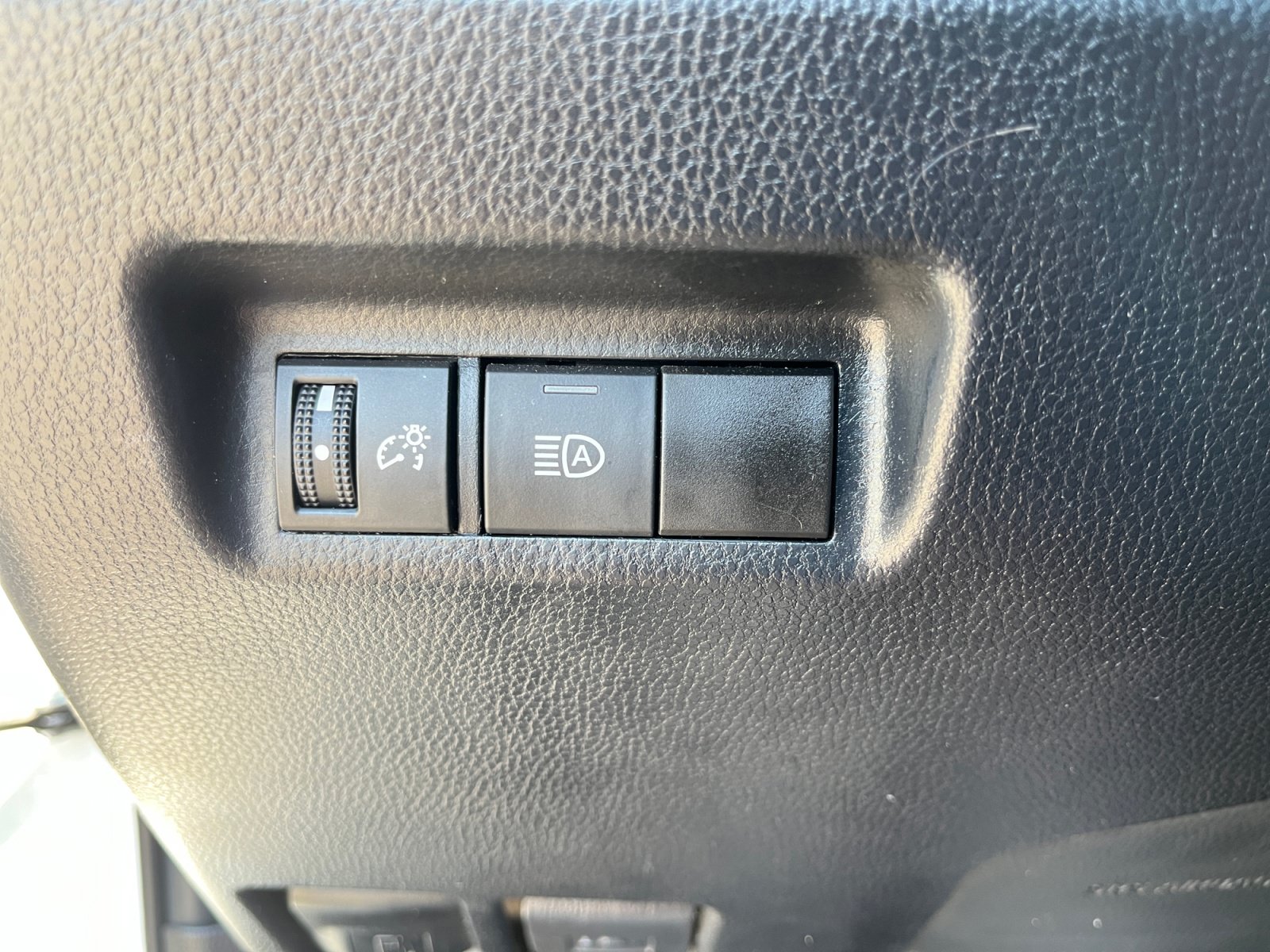 Used 2022 Toyota RAV4 XLE AWD/4WD image 12