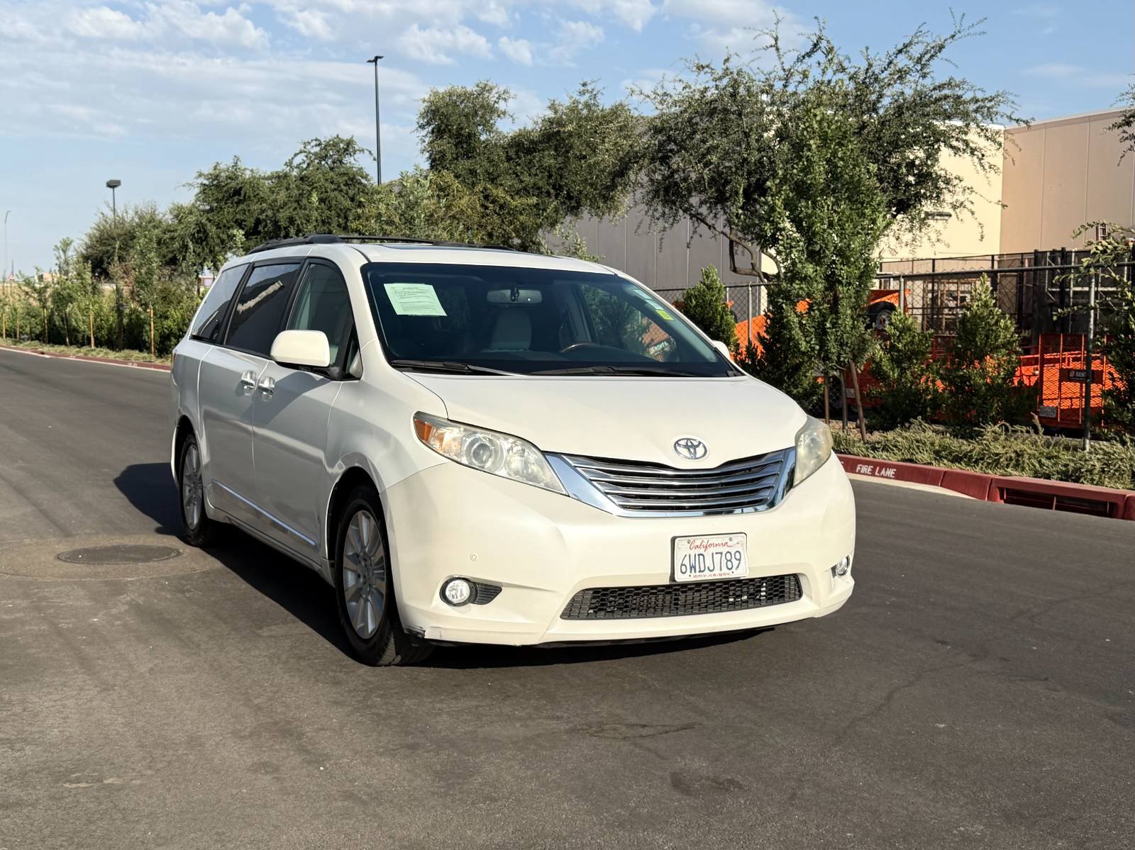 Used 2012 Toyota Sienna Limited w/ Premium Pkg FWD image 3