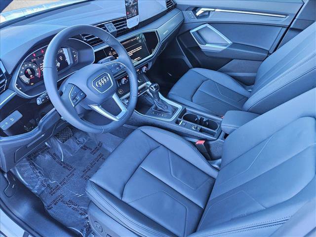 New 2025 Audi Q3 2.0T Premium image 3