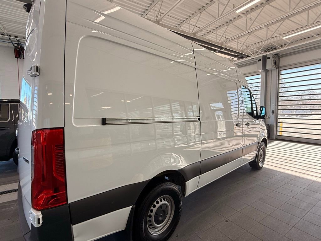 Used 2025 Mercedes-Benz Sprinter 2500 image 8