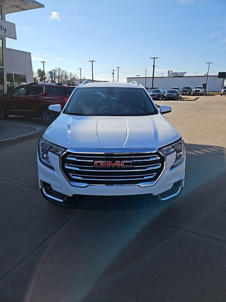 Used 2024 GMC Terrain SLT image 2
