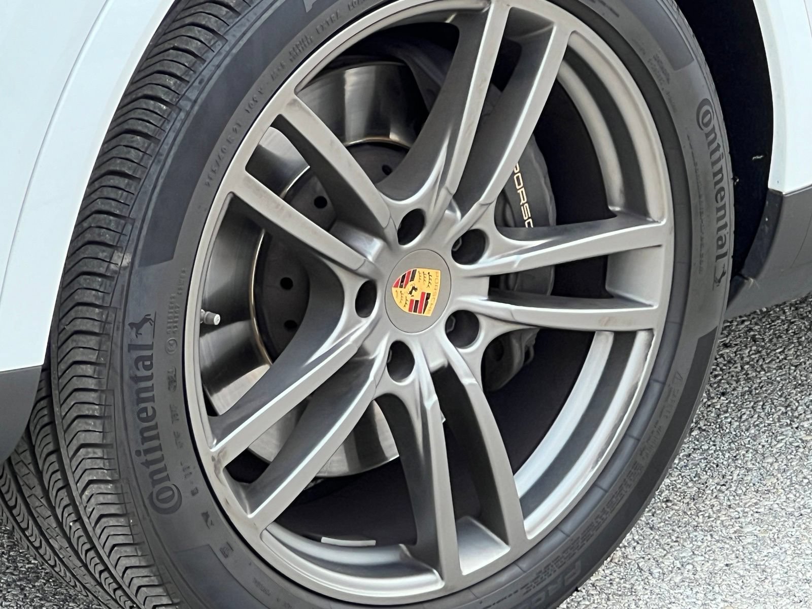 Certified 2023 Porsche Cayenne Platinum Edition AWD/4WD image 13