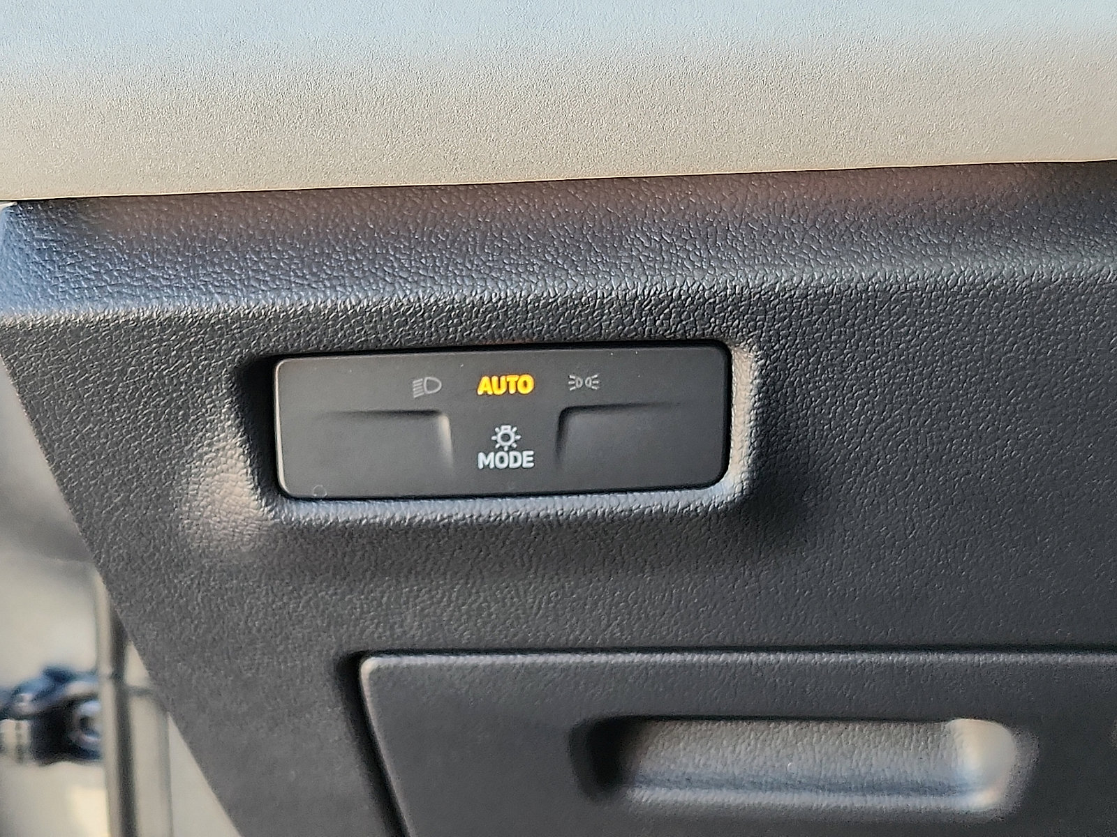 New 2026 Volkswagen Tiguan SE image 20