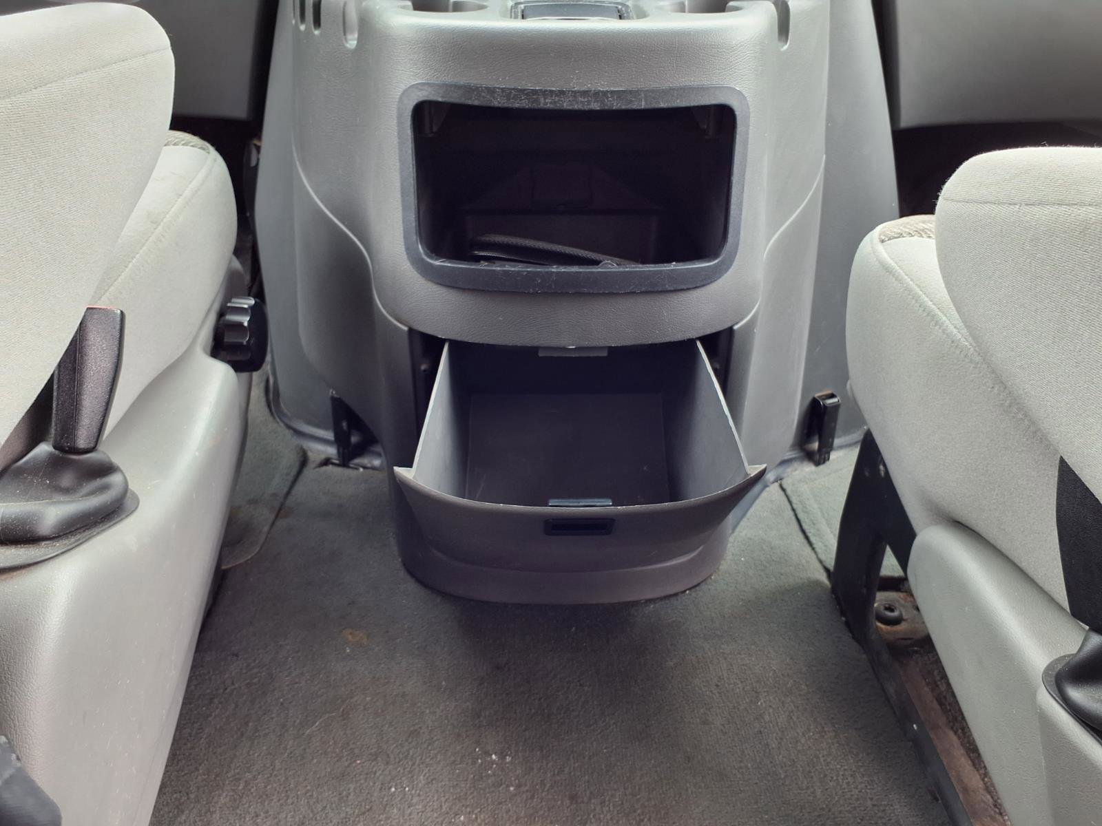 Used 2004 Ford E-350 and Econoline 350 XLT image 9