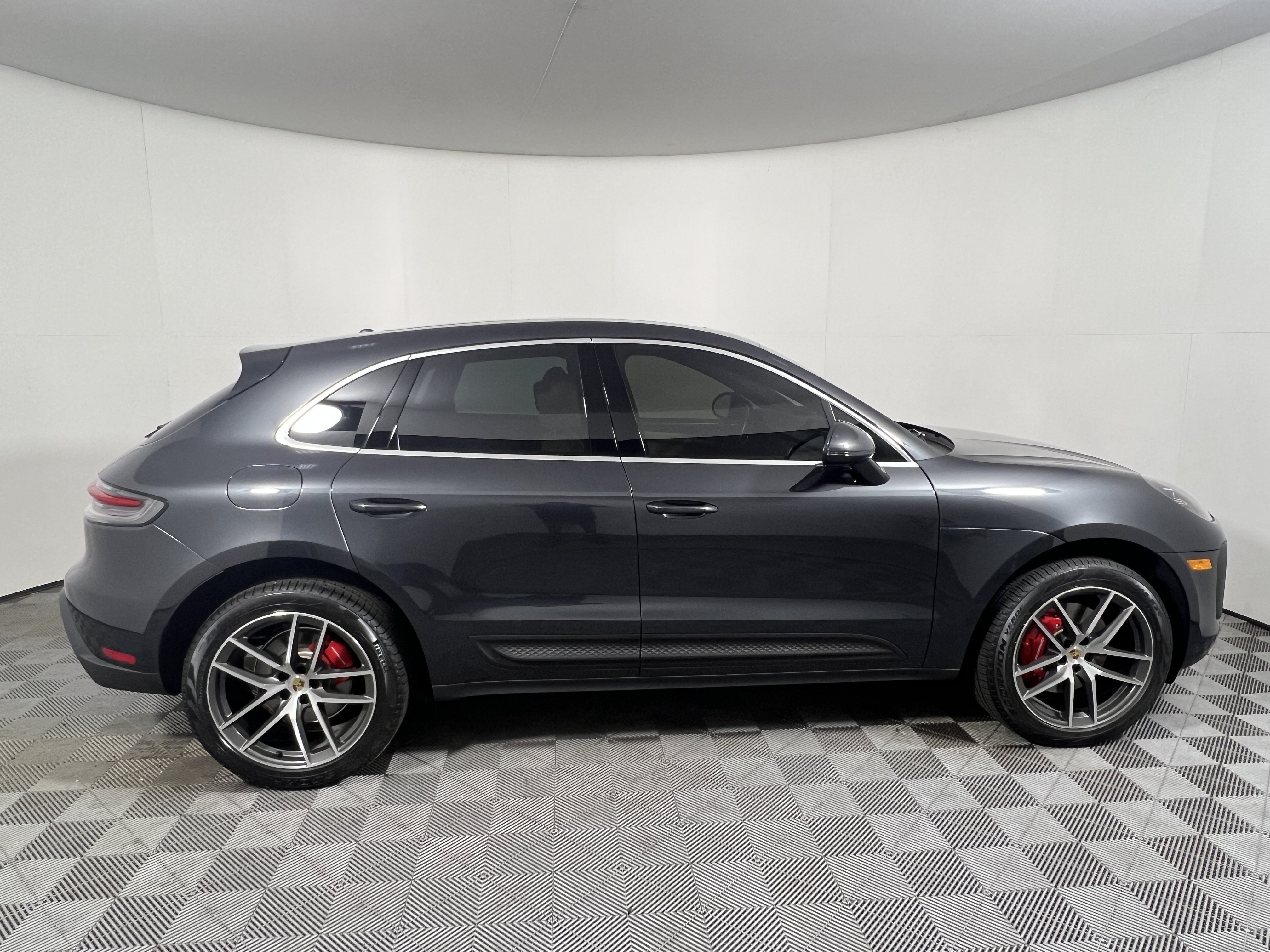 Certified 2024 Porsche Macan S AWD/4WD image 8