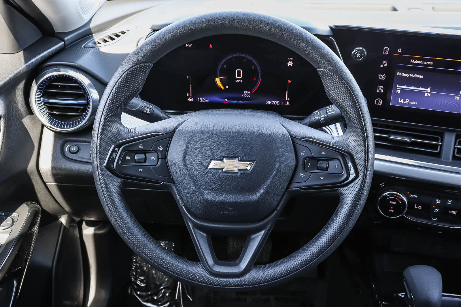 Used 2024 Chevrolet Trax LT image 16