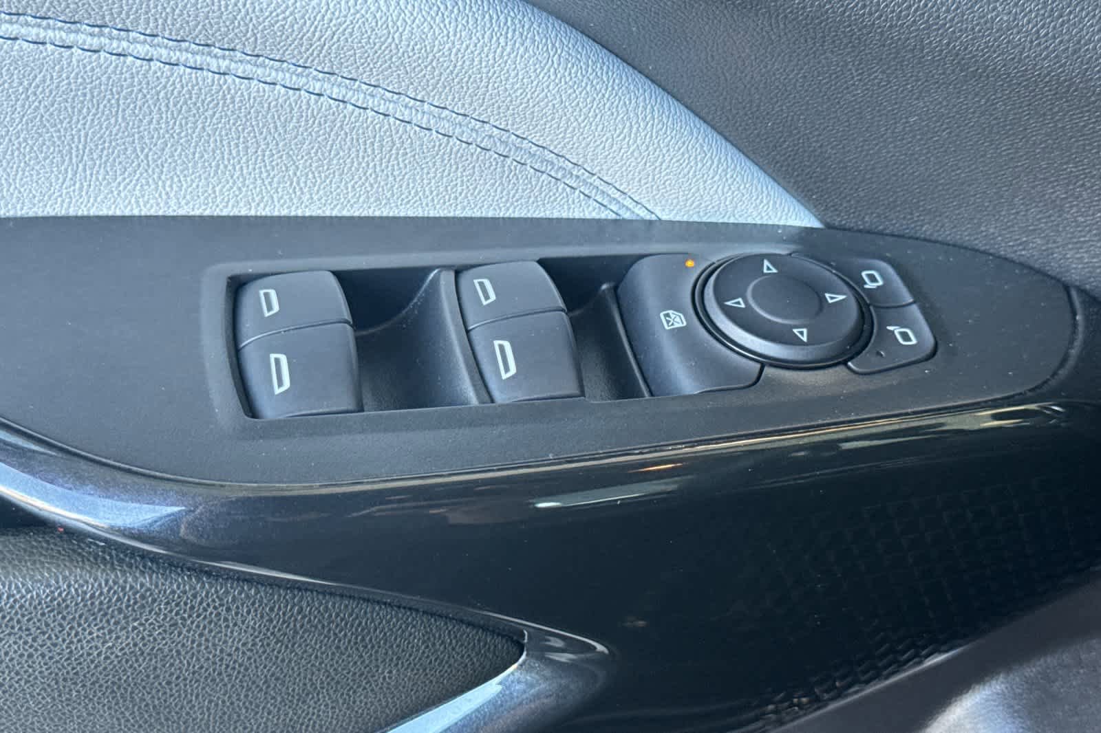 Used 2025 Chevrolet Trax LT FWD image 13
