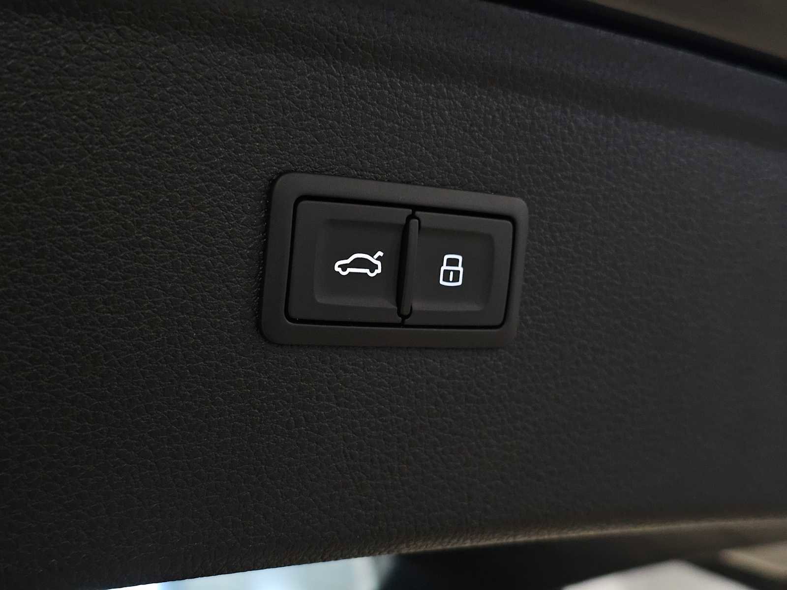 Used 2025 Audi Q5 2.0T Premium w/ Convenience Plus Package image 17