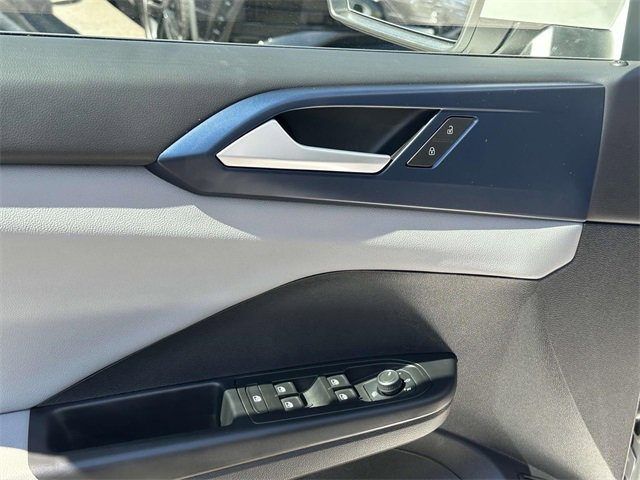Certified 2022 Volkswagen Taos SE image 11