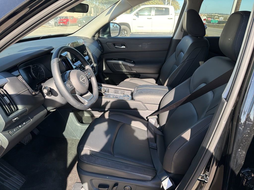 Used 2025 Nissan Pathfinder SL image 19