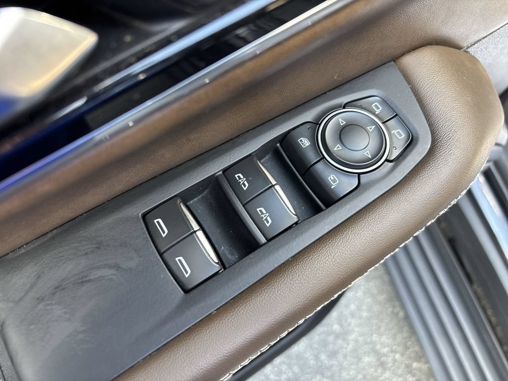 Used 2025 GMC Yukon Denali Ultimate AWD/4WD image 15