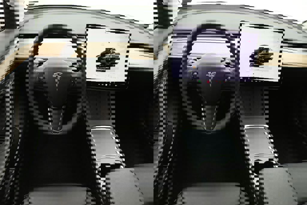 Used 2023 Tesla Model 3 Standard Range image 12