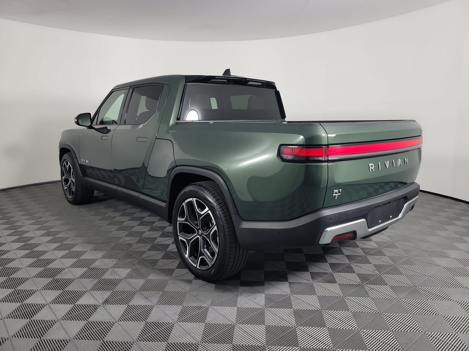 Used 2024 Rivian R1T Adventure AWD/4WD image 3