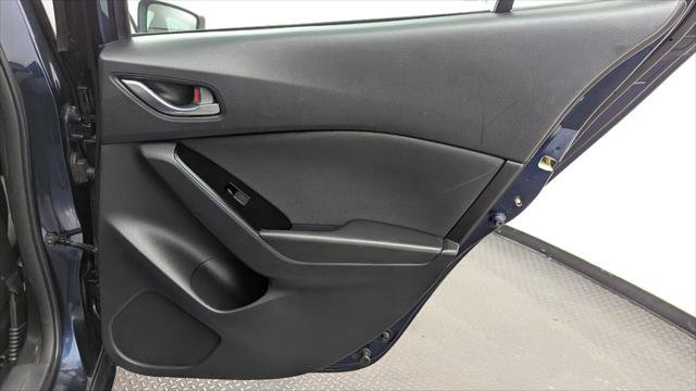 Used 2018 MAZDA MAZDA3 Sport FWD image 18