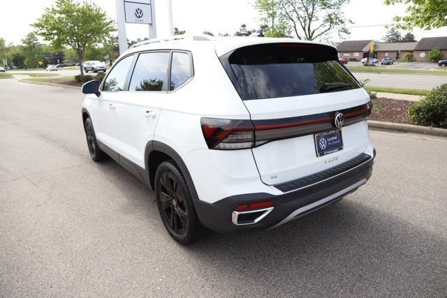 Used 2025 Volkswagen Taos SE w/ Black Wheel Package FWD image 8