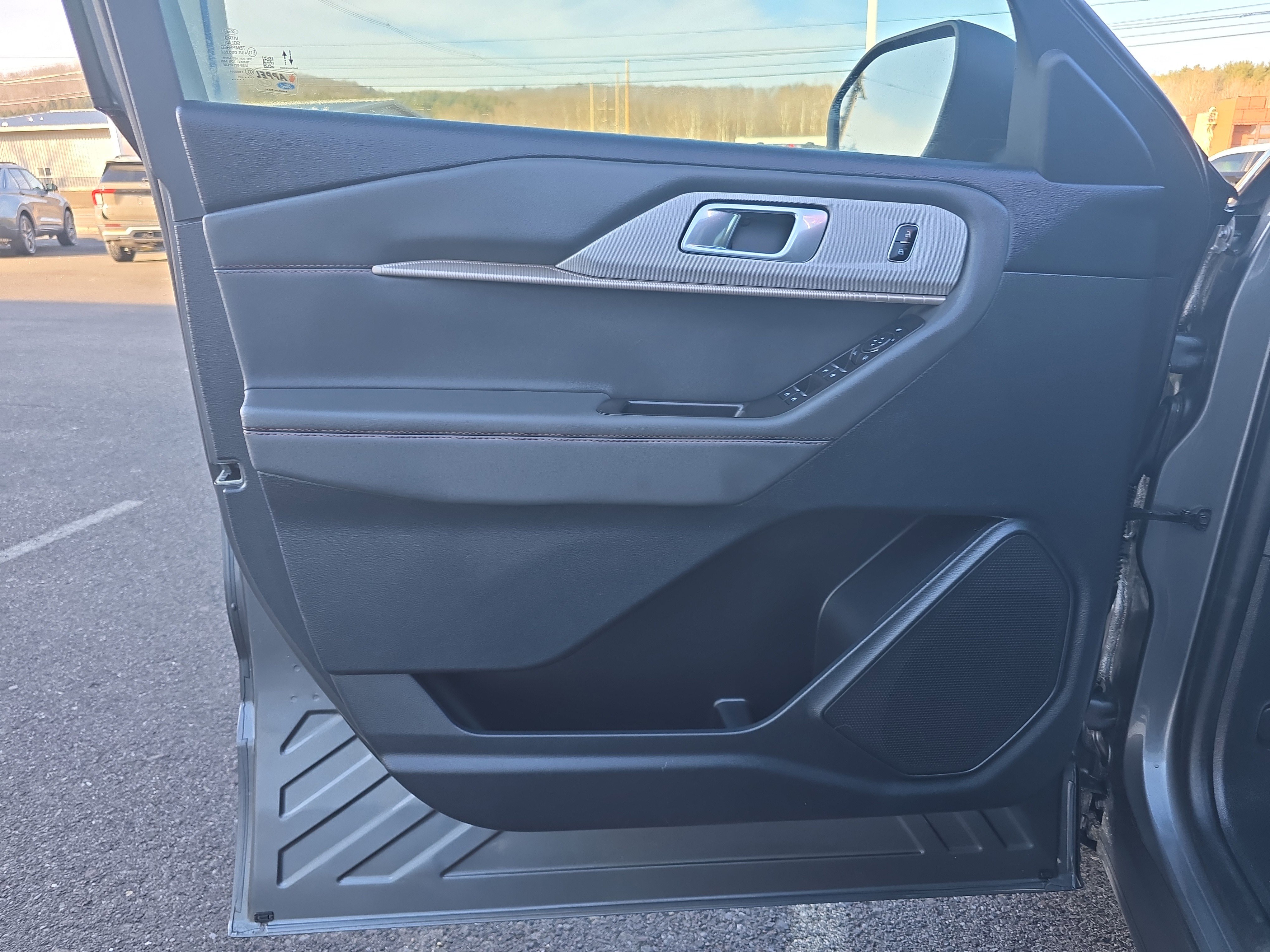 Used 2025 Ford Explorer Active w/ Active Comfort Package image 17