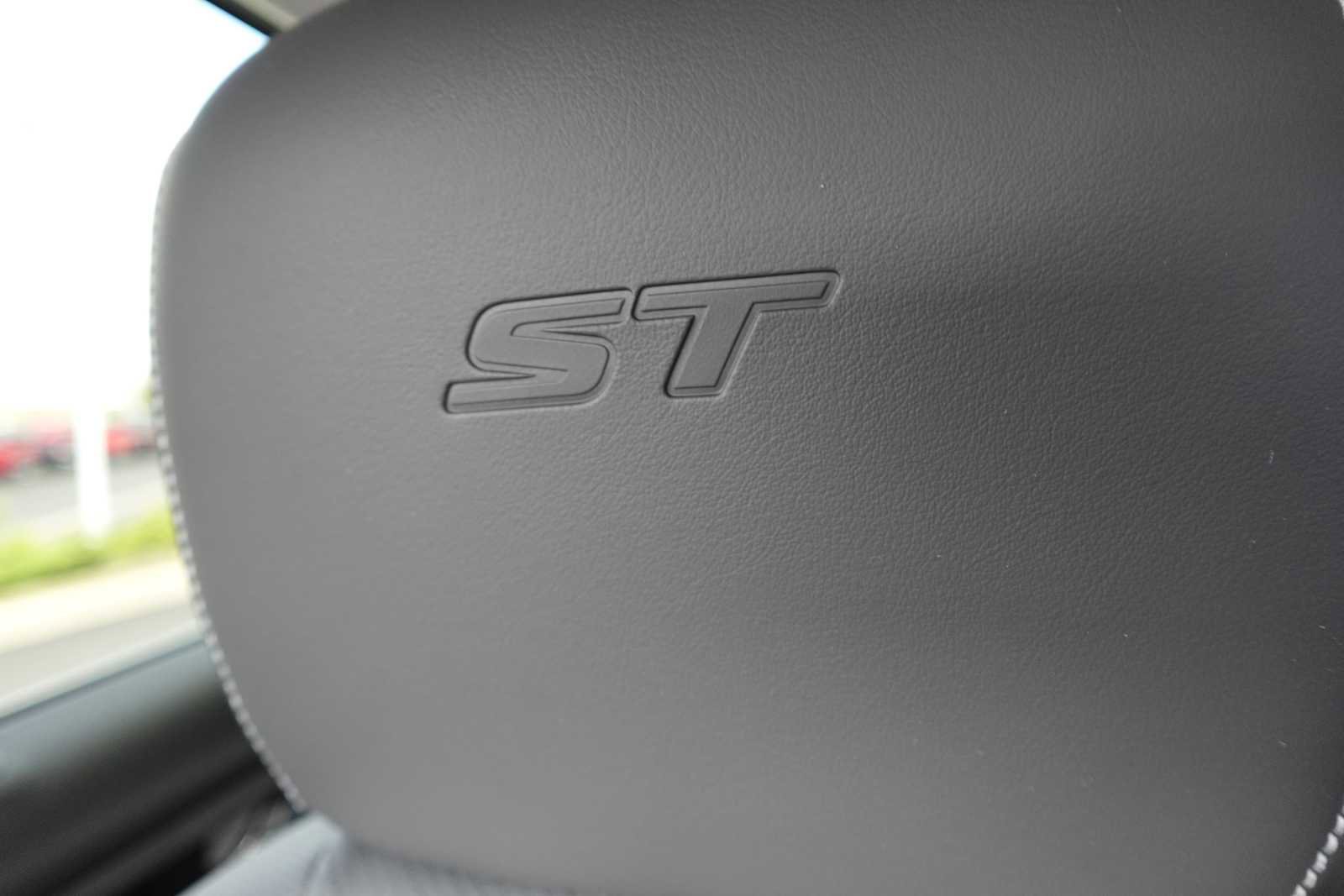 New 2025 Buick Envision Sport Touring image 13